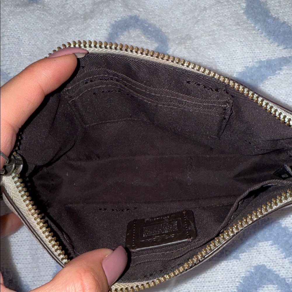 Coach Cream Leather Shoulder Bagwith Chain Strap - Picture 5 of 9